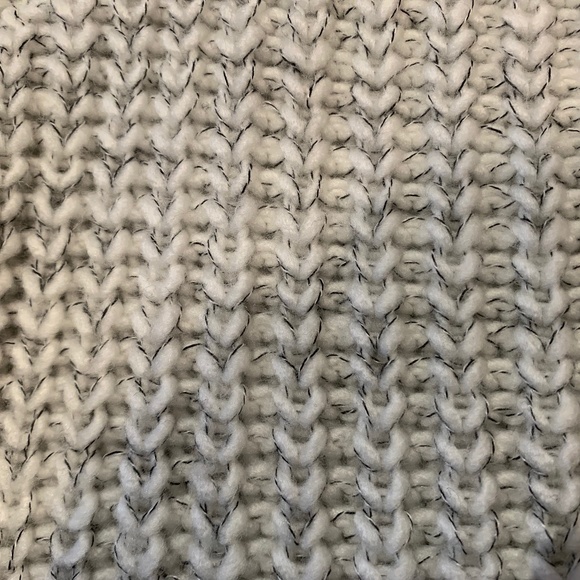 Ladies off shoulder sweater - Picture 2 of 5